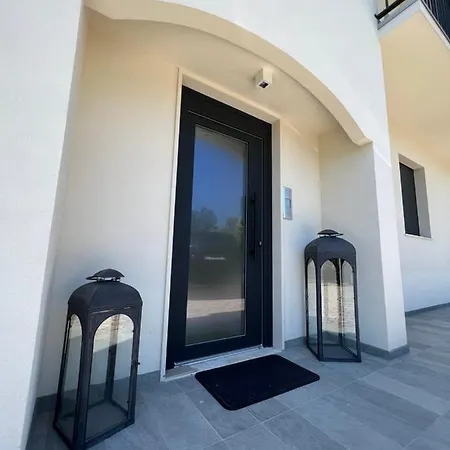 Torrione - & Pool דירה צ'יביטאנובה מארקה